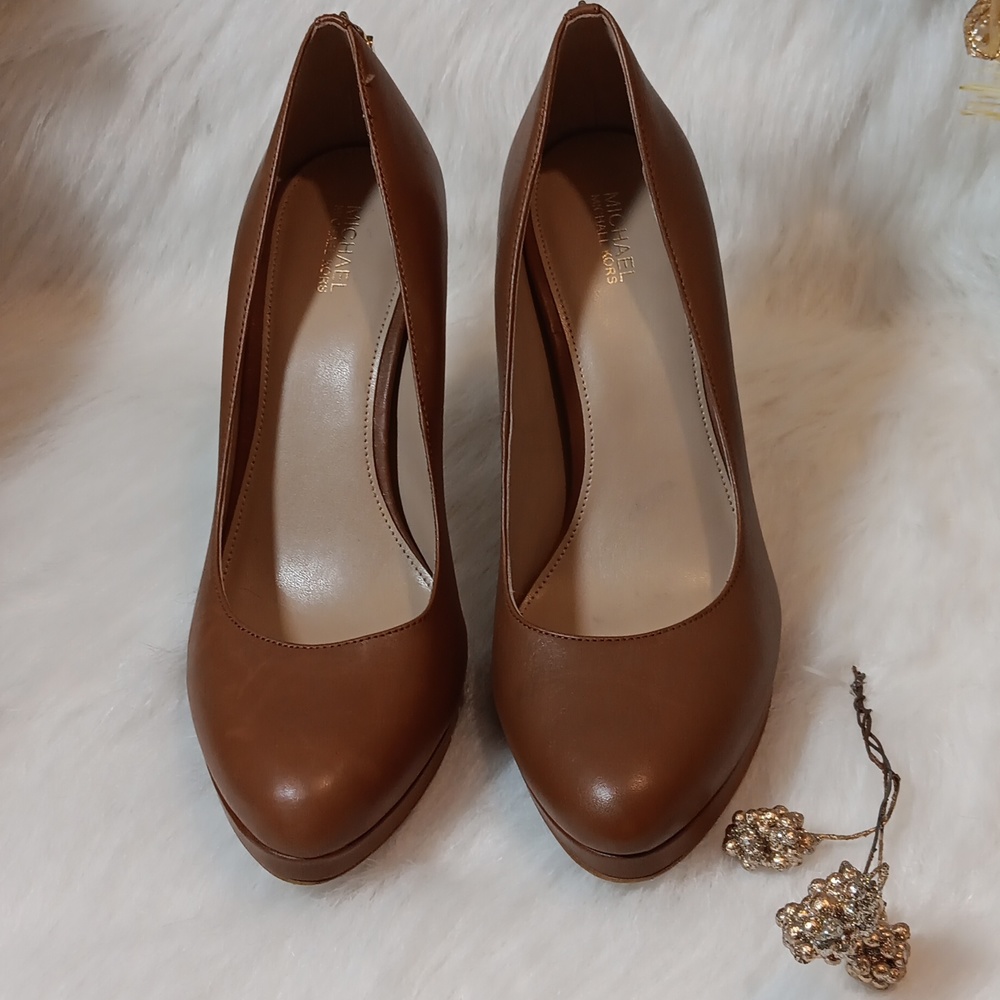 Michael Kors Leather Pumps